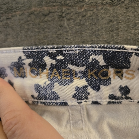 Michael Kors Izzy Floral Print Cropped Skinny Jeans Size 2P Petite Blue White - Picture 4 of 9